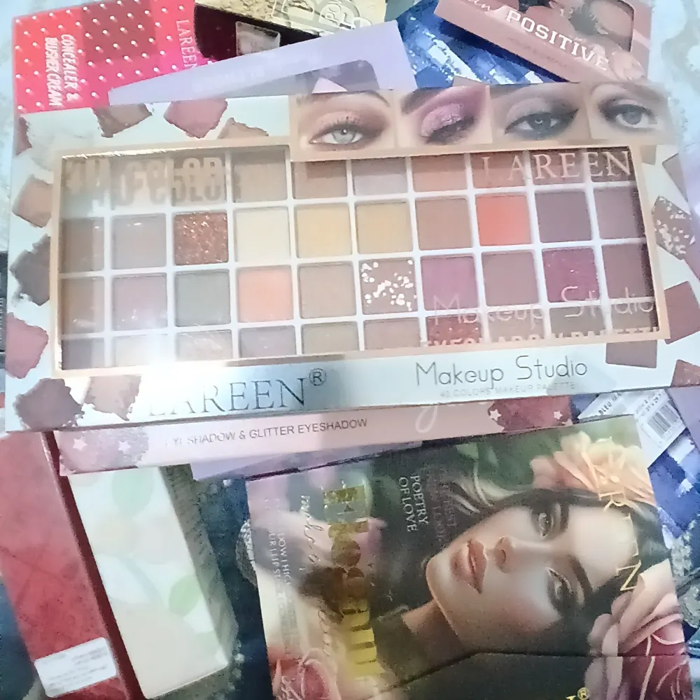 Palette de fards à paupières 40 couleurs LAREEN Makeup Studio