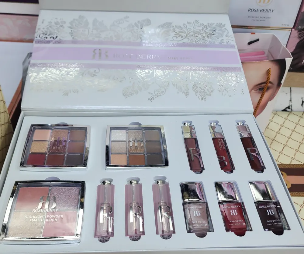 Coffret Maquillage Rose Berry Make Up Set Palettes et Rouges à Lèvres
