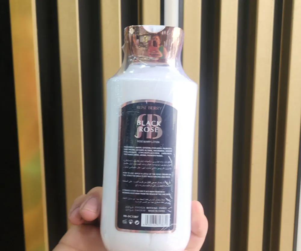 Lotion pour le corps Black Rose de Rose Berry hydratante